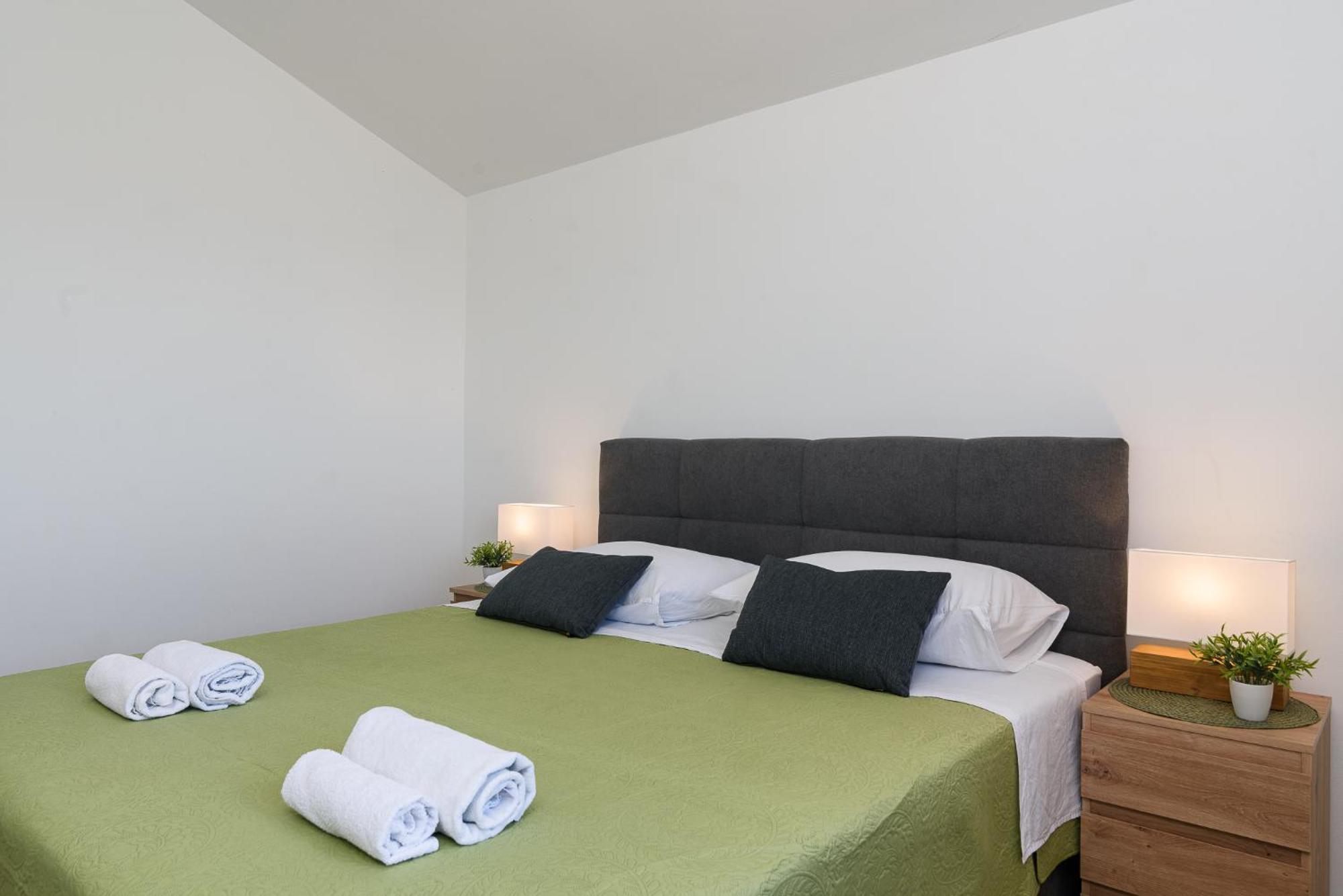 Apartments Eva Τρογκίρ Εξωτερικό φωτογραφία