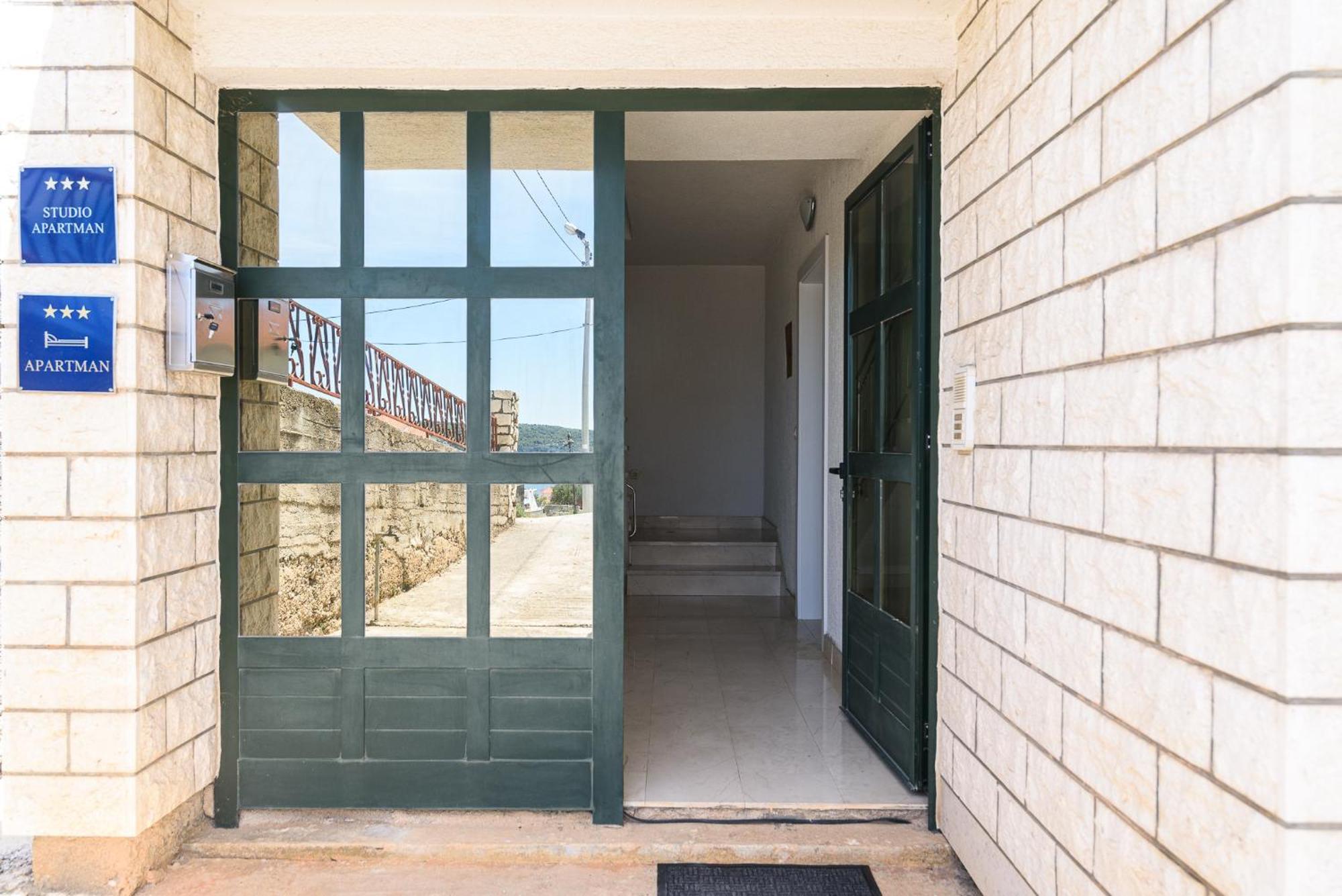 Apartments Eva Τρογκίρ Εξωτερικό φωτογραφία