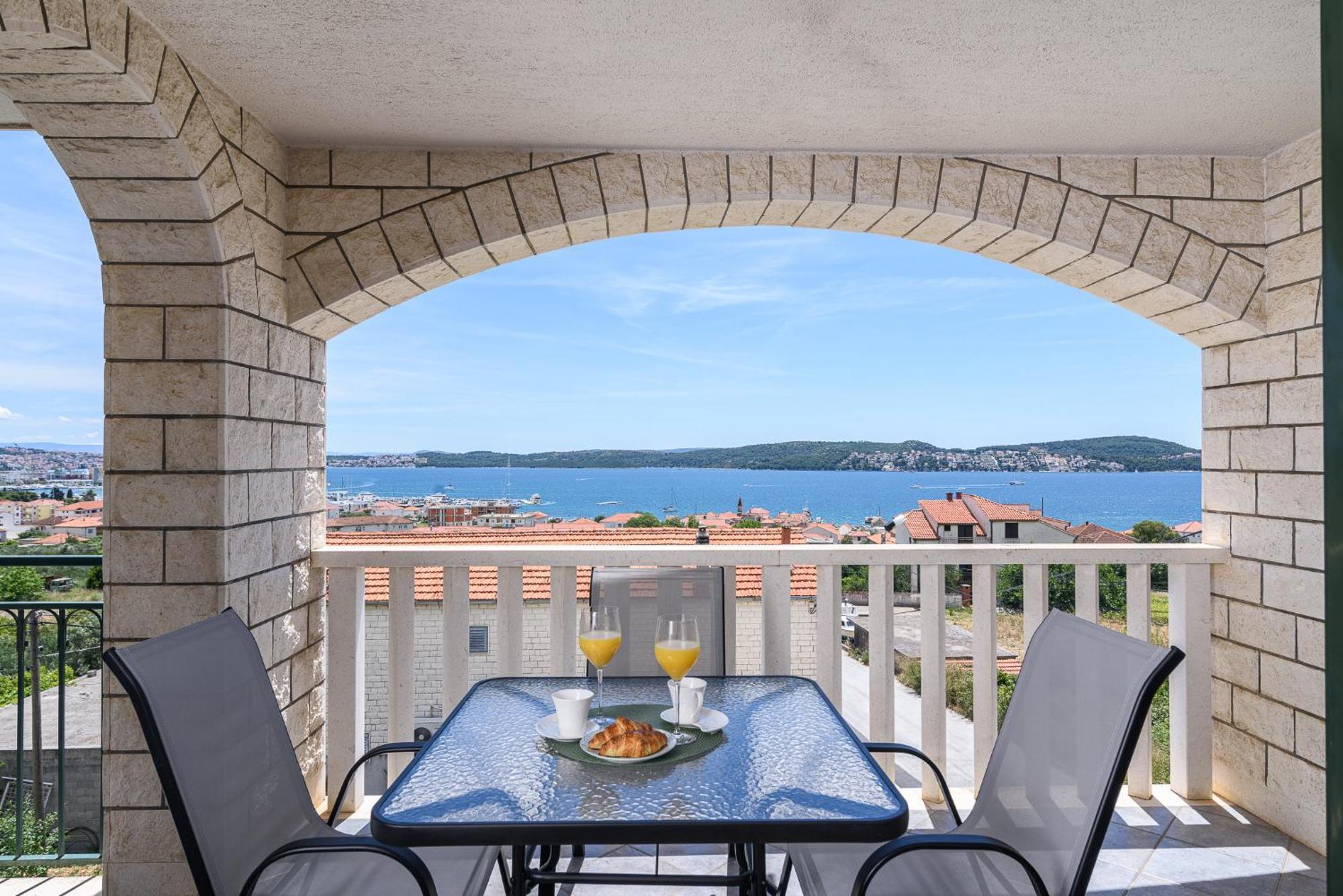 Apartments Eva Τρογκίρ Εξωτερικό φωτογραφία