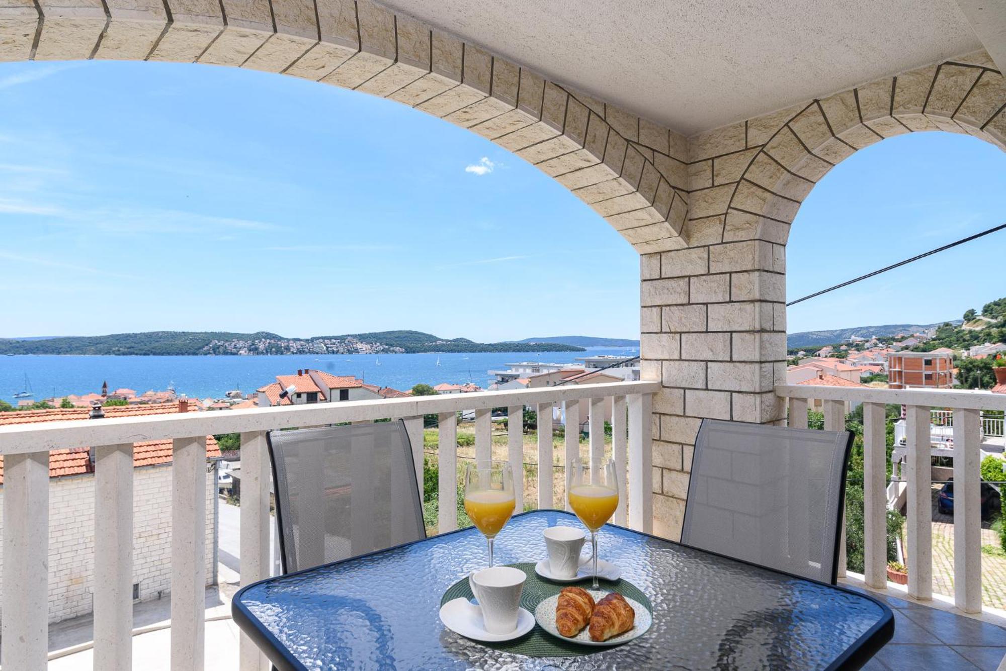 Apartments Eva Τρογκίρ Εξωτερικό φωτογραφία