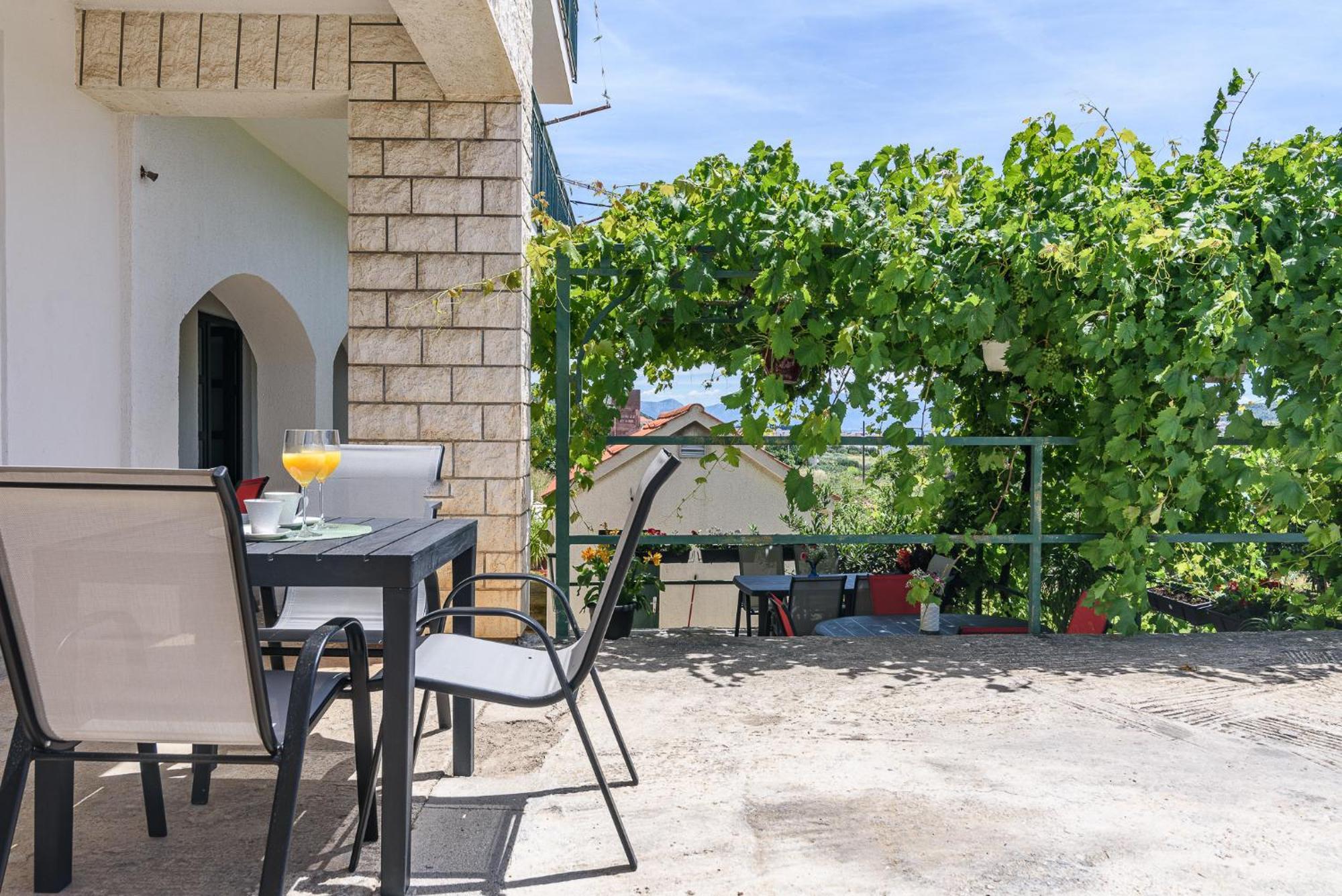 Apartments Eva Τρογκίρ Εξωτερικό φωτογραφία