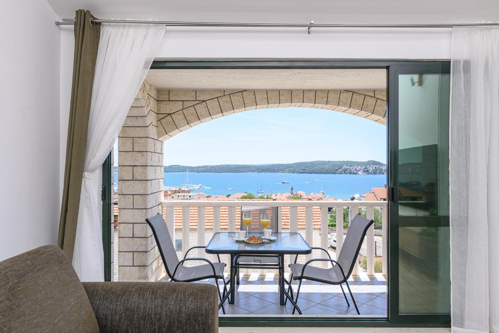 Apartments Eva Τρογκίρ Εξωτερικό φωτογραφία