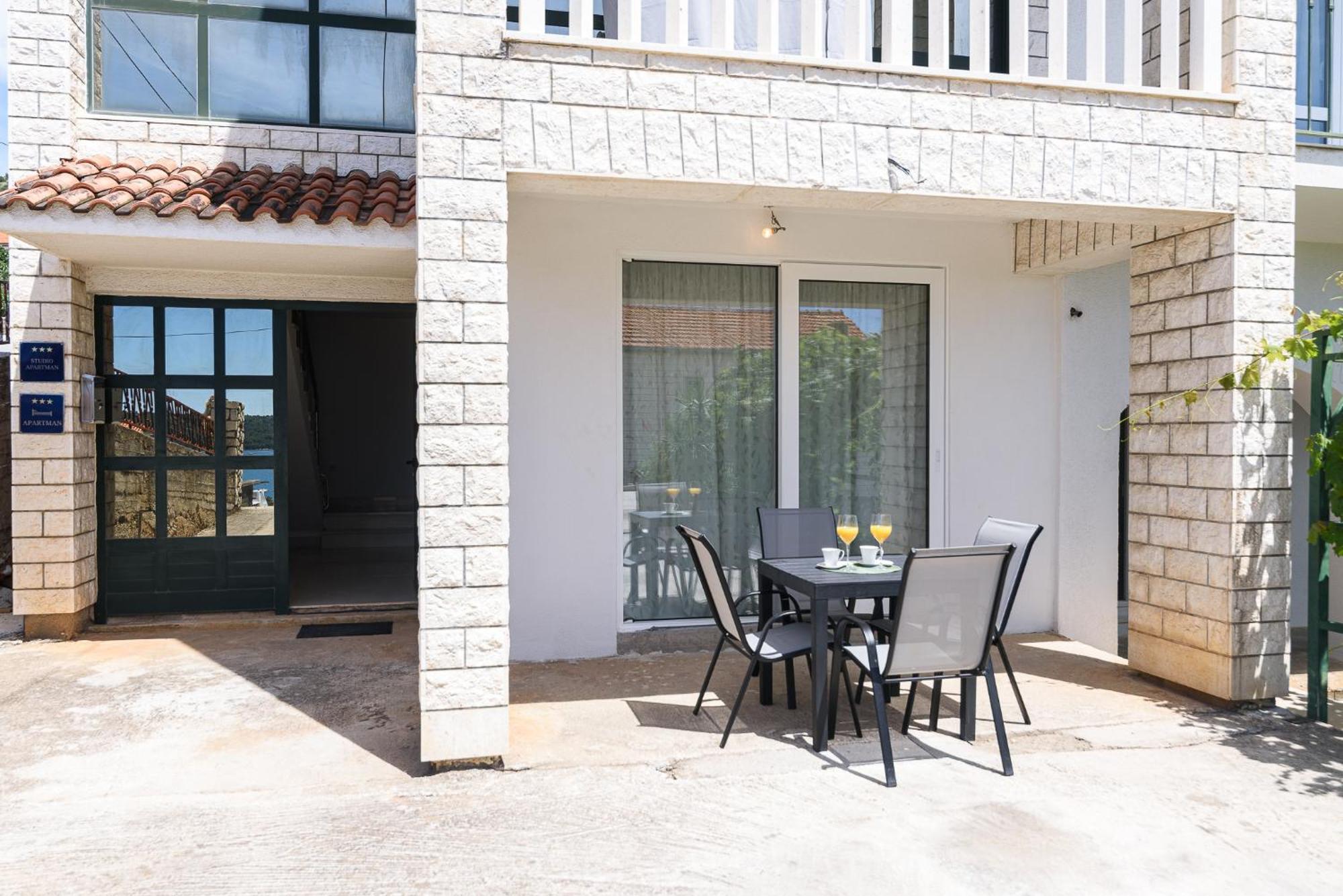 Apartments Eva Τρογκίρ Εξωτερικό φωτογραφία