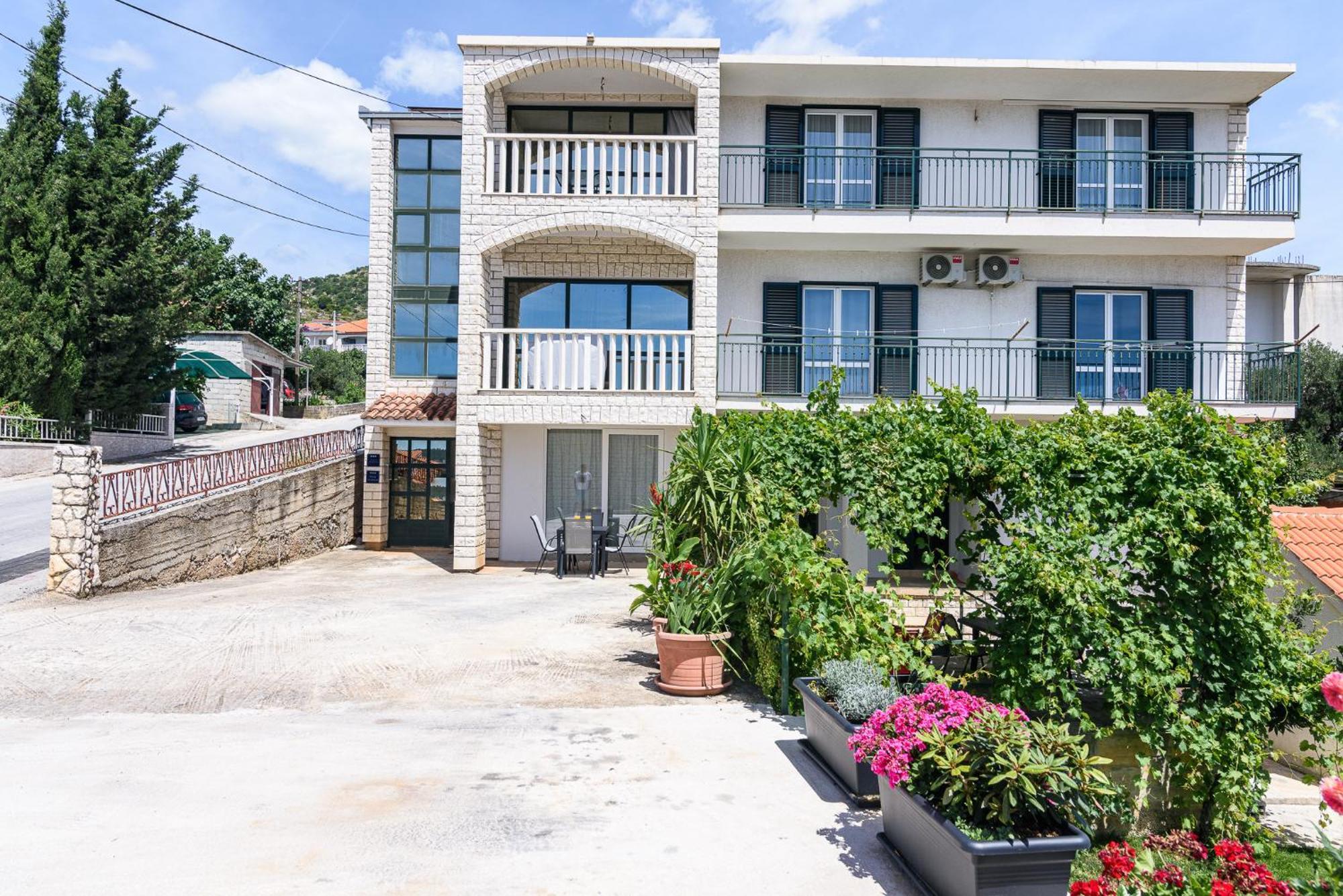 Apartments Eva Τρογκίρ Εξωτερικό φωτογραφία