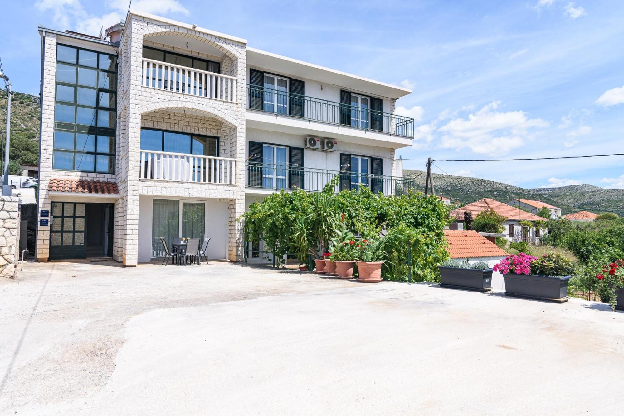 Apartments Eva Τρογκίρ Εξωτερικό φωτογραφία